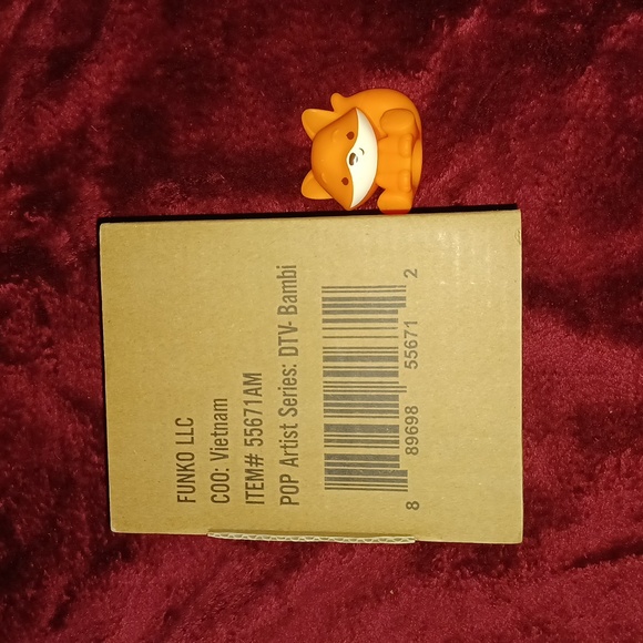 🆕️ Funko Pop Disney Treasures of The Vault Bambi Artist Series Amazon Exclusive - Picture 8 of 9